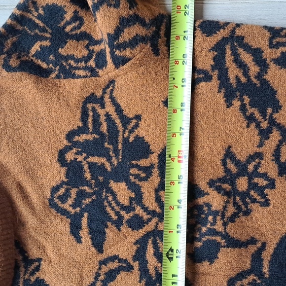 Cliche Cozy Mock Neck Cropped Boxy Floral Rustic Comfy Stylish Pullover Sweater - Picture 10 of 11